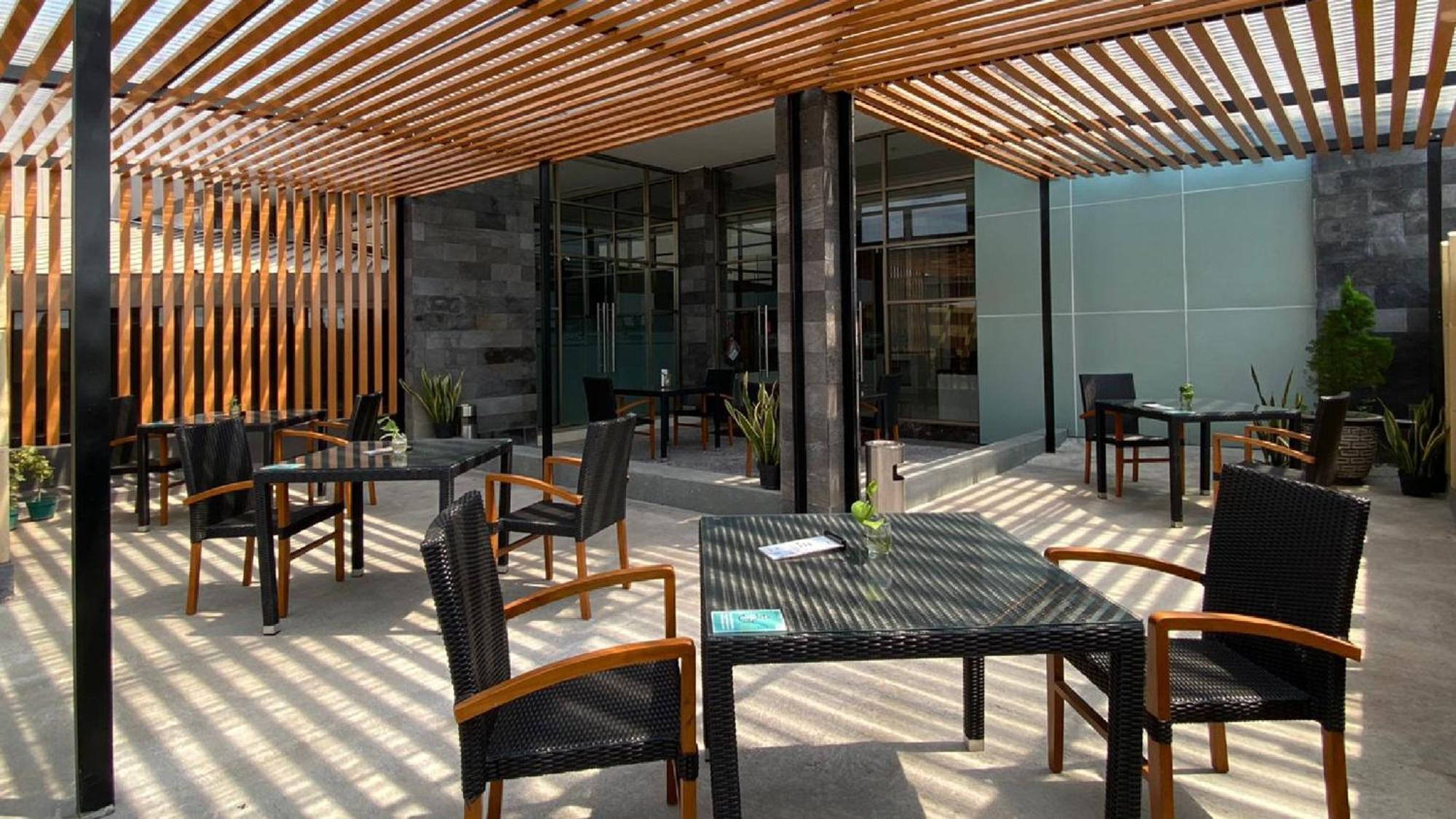 Hotel Ayola Sunrise Mojokerto מראה חיצוני תמונה